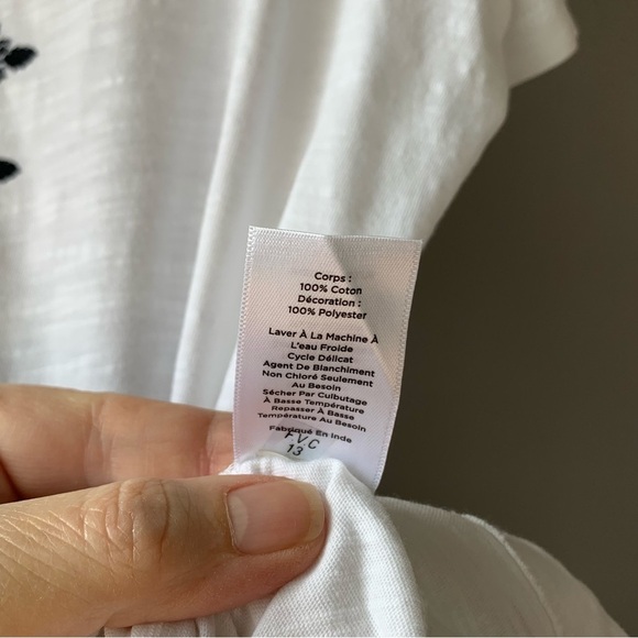 Talbots EUC white cotton boho navy embroidered short sleeve t-shirt top. Size M - Picture 10 of 10